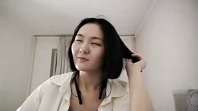 Lyndasilk online show from November 2025 03:22:02 PM