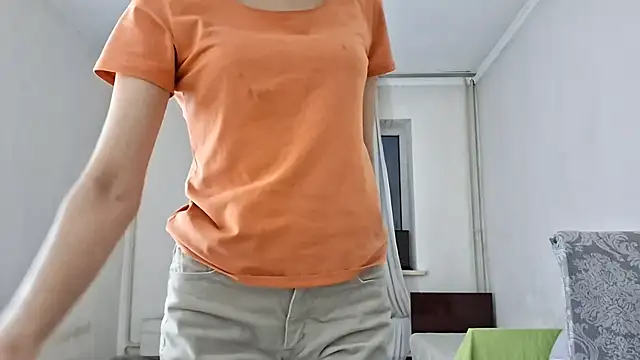 Lyndasilk online show from December 2025 03:25:01 PM