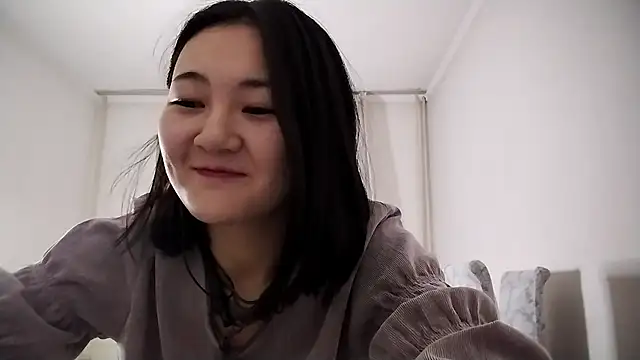 Lyndasilk online show from November 2025 03:28:01 PM