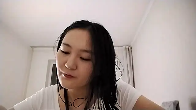 Lyndasilk online show from October 2025 02:14:02 PM
