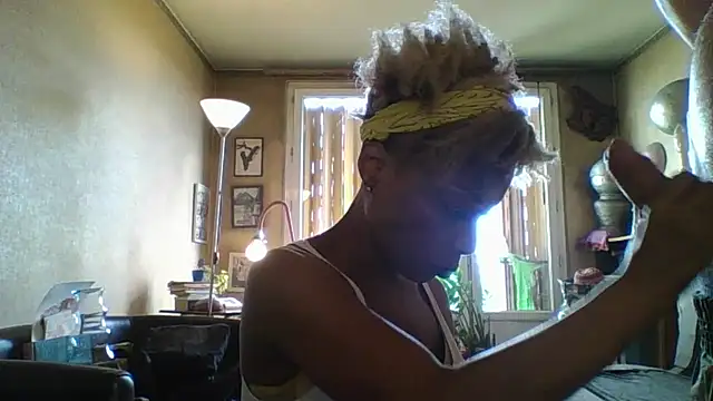 Snapshot of ulnaoumy chatting on November 2025 12:10:02 PM ulnaoumy online show from November 2025 12:10:02 PM