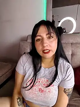 Snapshot of kitten25-hott chatting on October 2025 06:43:02 PM kitten25-hott online show from October 2025 06:43:02 PM