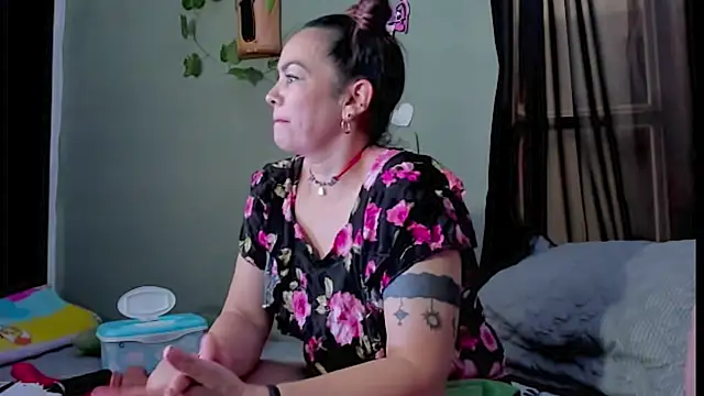 Sharlott smith online show from November 2025 06:57:01 PM