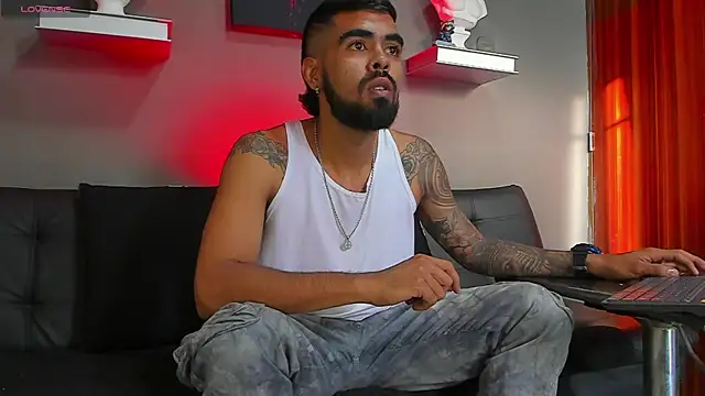 Snapshot of black_kameron_ chatting on October 2025 09:47:01 PM black kameron  online show from October 2025 09:47:01 PM