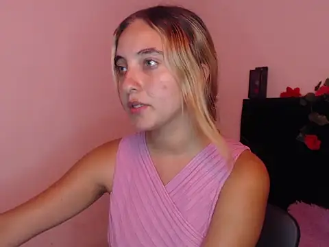 Snapshot of mandyy_petite chatting on October 2025 08:09:02 PM mandyy petite online show from October 2025 08:09:02 PM