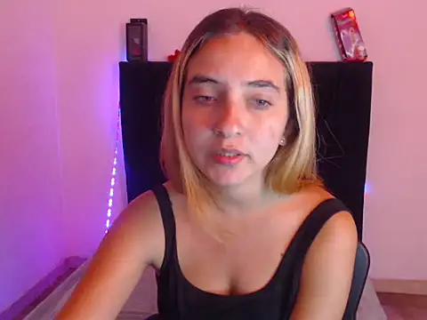 Snapshot of mandyy_petite chatting on October 2025 02:48:02 AM mandyy petite online show from October 2025 02:48:02 AM