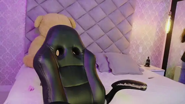 CARO ADAMS1 online show from November 2025 11:31:01 AM