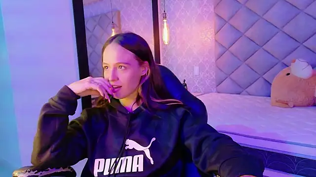 CARO ADAMS1 online show from November 2025 11:32:02 AM