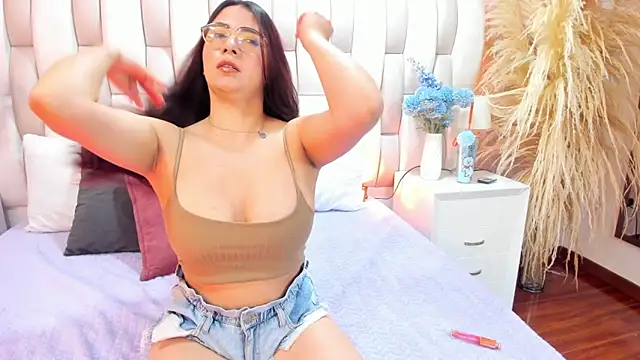 Ari lynn  online show from December 2025 05:12:02 AM