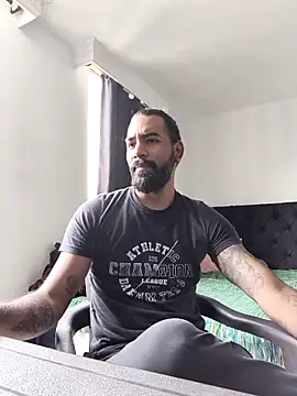 Snapshot of logan_arte_dance chatting on October 2025 07:04:02 PM logan arte dance online show from October 2025 07:04:02 PM