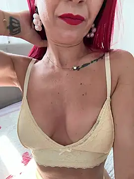 Snapshot of Miss-85 chatting on June 2026 01:39:02 PM Miss-85 online show from June 2026 01:39:02 PM
