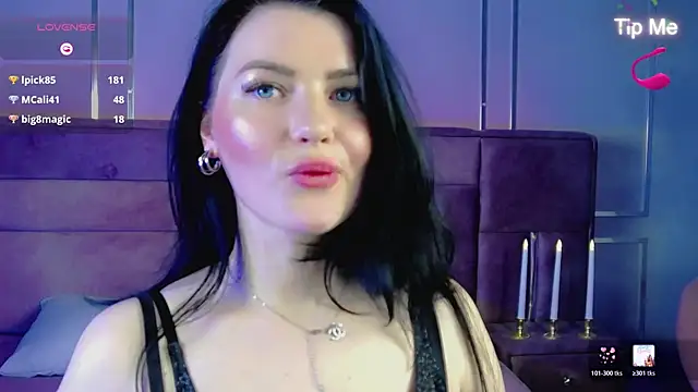 EvaBilss online show from April 2026 07:58:02 PM