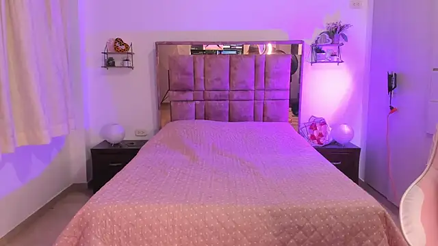 MIACUTEE  online show from February 2026 11:27:02 PM