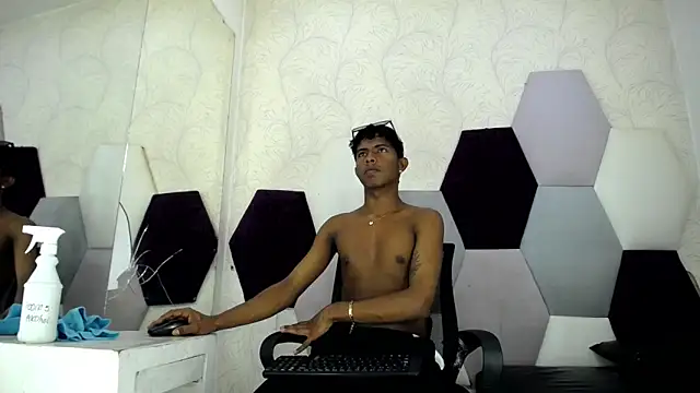 Mick storm online show from February 2026 07:36:02 PM