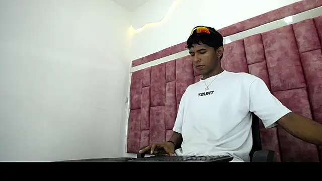 Mick storm online show from April 2026 06:54:01 PM