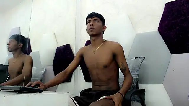 Mick storm online show from November 2025 06:58:01 PM