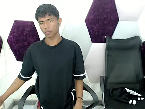 Mick storm online show from November 2025 07:06:01 PM