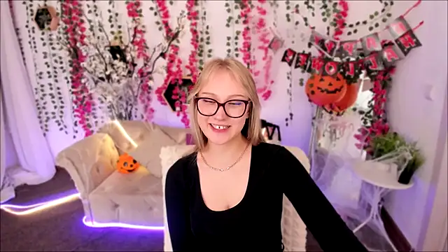 AnnieGitis online show from October 2025 08:28:02 PM