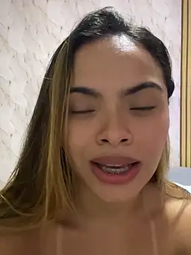 safadinhaquenteW online show from April 2026 04:03:01 PM