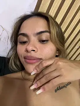 safadinhaquenteW online show from November 2025 04:00:02 PM