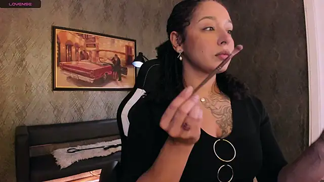 Aisha Goldstein online show from November 2025 12:16:01 PM