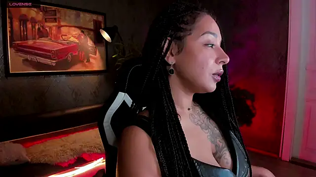 Aisha Goldstein online show from November 2025 06:03:02 AM