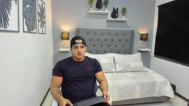 violeta and maxx online show from December 2025 12:20:02 AM