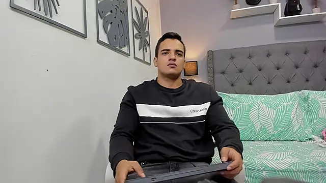 violeta and maxx online show from October 2025 02:45:01 AM