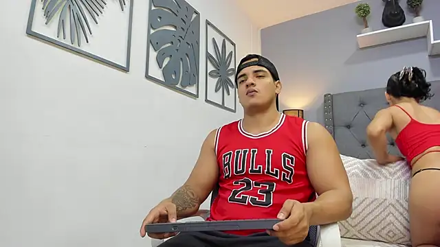 violeta and maxx online show from December 2025 12:12:01 AM