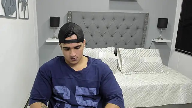 violeta and maxx online show from December 2025 12:37:02 AM