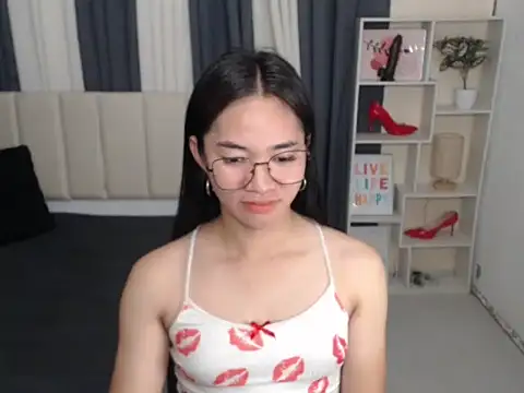 Snapshot of PetiteAsianMarian chatting on October 2025 10:12:02 AM PetiteAsianMarian online show from October 2025 10:12:02 AM