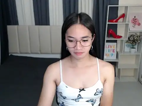 Snapshot of PetiteAsianMarian chatting on October 2025 09:59:02 PM PetiteAsianMarian online show from October 2025 09:59:02 PM