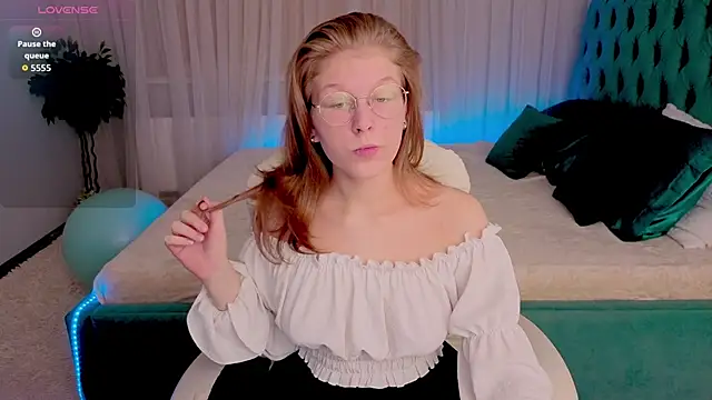 Snapshot of Angelie__Eyes chatting on November 2025 03:27:01 PM Angelie Eyes online show from November 2025 03:27:01 PM