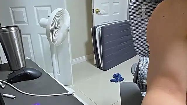 koreanboy2341 online show from October 2025 06:10:02 PM