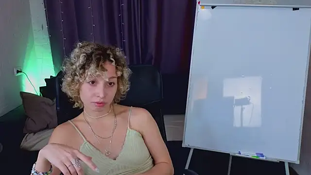 Mary Wahlberg online show from October 2025 05:40:01 AM
