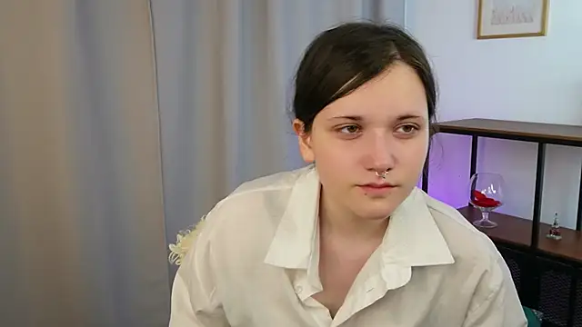 BrynnJune online show from October 2025 04:15:01 AM