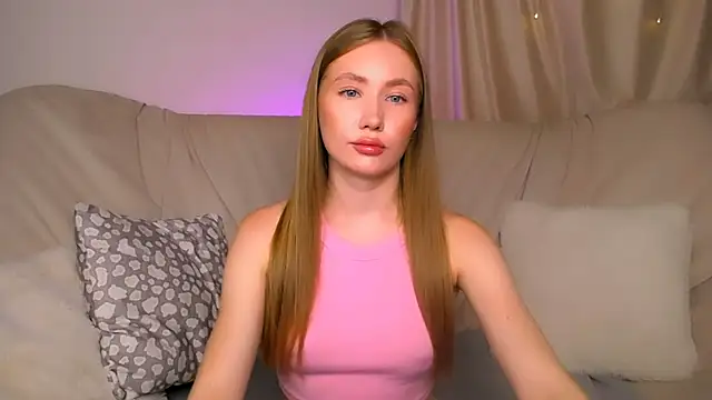 Snapshot of EllyColins chatting on July 2026 03:07:01 AM EllyColins online show from July 2026 03:07:01 AM
