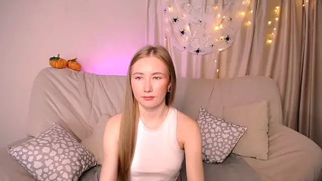 Snapshot of EllyColins chatting on October 2025 02:35:01 AM EllyColins online show from October 2025 02:35:01 AM