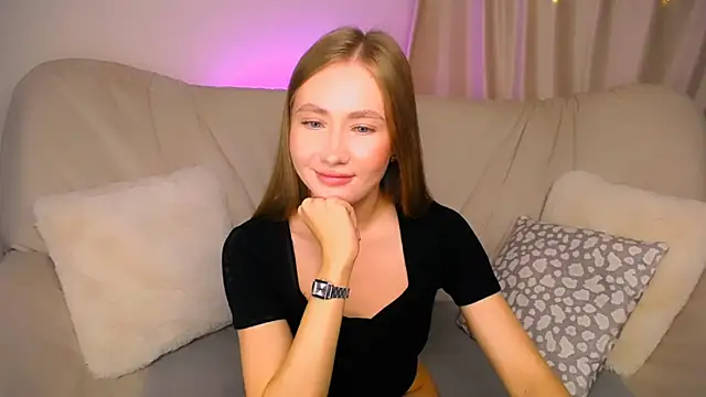 Snapshot of EllyColins chatting on June 2026 03:37:02 AM EllyColins online show from June 2026 03:37:02 AM