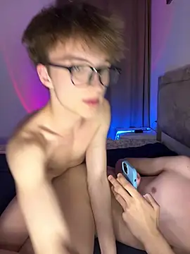 TwinksNextDoor online show from April 2026 04:10:02 PM