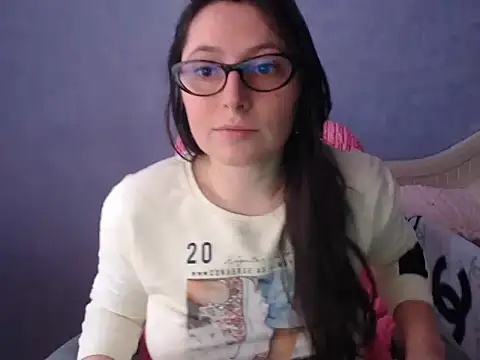 LuckyLisa23 online show from April 2026 01:24:01 PM