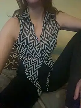 Snapshot of KittieCreme chatting on November 2025 11:36:02 AM KittieCreme online show from November 2025 11:36:02 AM