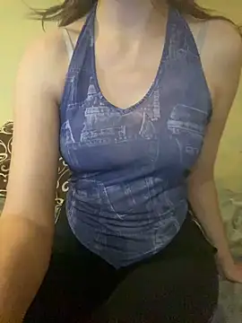 Snapshot of KittieCreme chatting on November 2025 12:42:01 PM KittieCreme online show from November 2025 12:42:01 PM