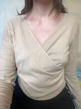 Snapshot of KittieCreme chatting on November 2025 09:24:01 AM KittieCreme online show from November 2025 09:24:01 AM