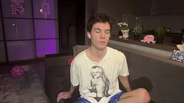 Jeremy1Scott online show from November 2025 03:38:01 AM