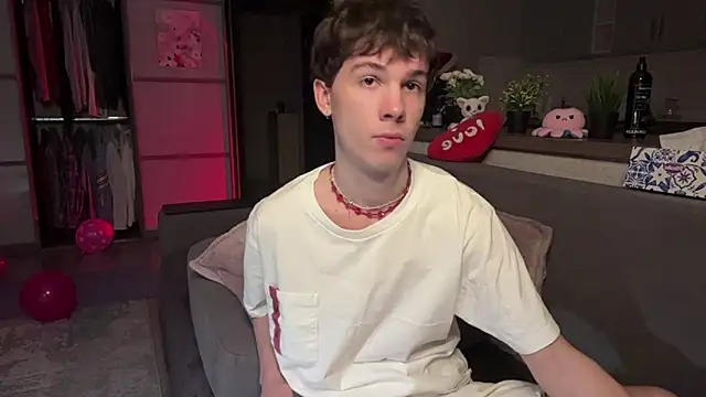 Jeremy1Scott online show from December 2025 09:38:02 PM