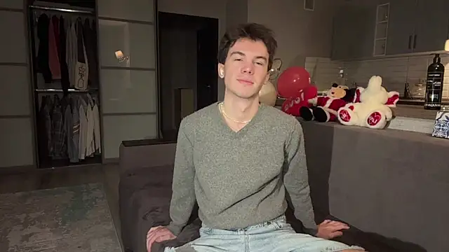 Jeremy1Scott online show from November 2025 03:27:02 AM