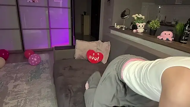 Jeremy1Scott online show from November 2025 03:28:02 AM