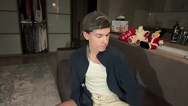 Jeremy1Scott online show from November 2025 03:21:01 AM