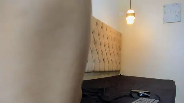 Hotblosson online show from November 2025 01:25:01 PM